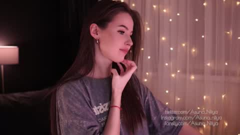 Asuna Niiya - online show from 1, 3, 2025