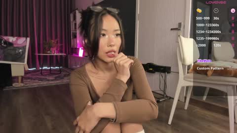 Snapshot of asuno_ chatting on 28, 11, 2025 Follow my TG Channel for 3 tokens only online show from 28, 11, 2025