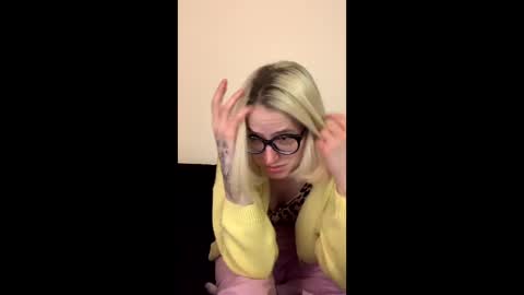 Snapshot of asya_new chatting on 19, 10, 2025 asya_new online show from 19, 10, 2025