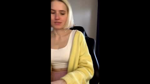 Snapshot of asya_new chatting on 28, 10, 2025 asya_new online show from 28, 10, 2025