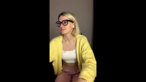 Snapshot of asya_new chatting on 4, 11, 2025 asya_new online show from 4, 11, 2025