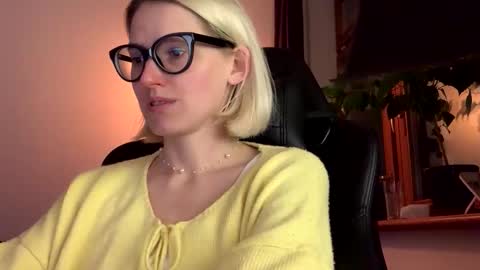 Snapshot of asya_new chatting on 8, 11, 2025 asya_new online show from 8, 11, 2025