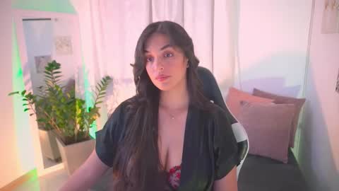 Snapshot of atena676 chatting on 12, 11, 2025 atena676 online show from 12, 11, 2025