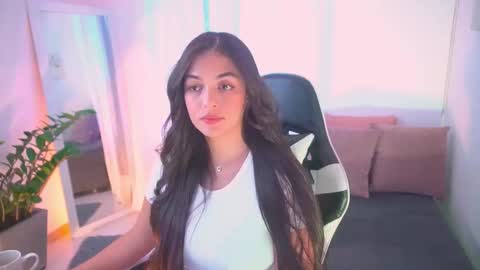 Snapshot of atena676 chatting on 4, 12, 2025 atena676 online show from 4, 12, 2025