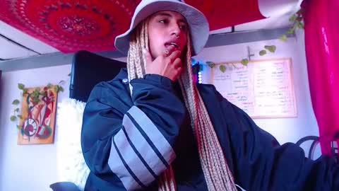 Snapshot of ateneasairce chatting on 22, 10, 2025 Atenea online show from 22, 10, 2025