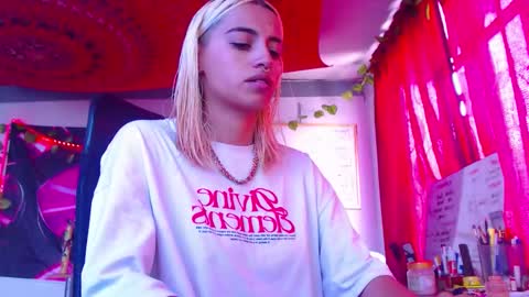 Snapshot of ateneasairce chatting on 28, 11, 2025 Atenea online show from 28, 11, 2025