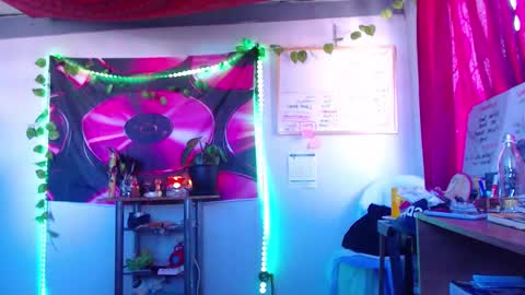 Snapshot of ateneasairce chatting on 1, 12, 2025 Atenea online show from 1, 12, 2025