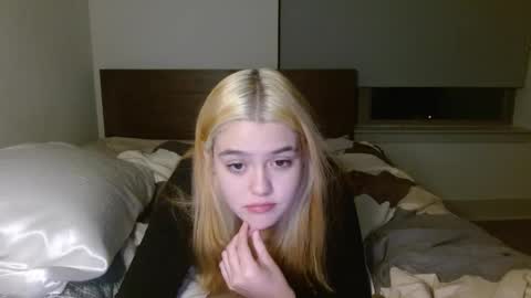 Snapshot of athena081 chatting on 9, 11, 2025 Athena online show from 9, 11, 2025