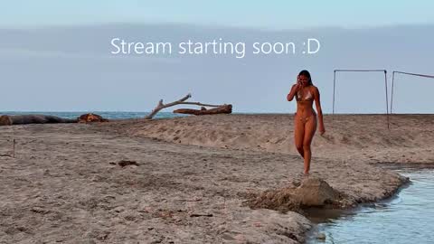 Snapshot of athena_makri05 chatting on 4, 12, 2025 ATENEA MAKRI online show from 4, 12, 2025