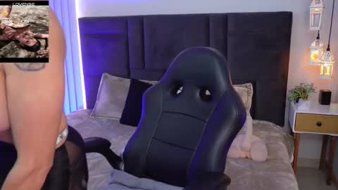 Snapshot of athenearusell chatting on 28, 10, 2025 athenearusell online show from 28, 10, 2025