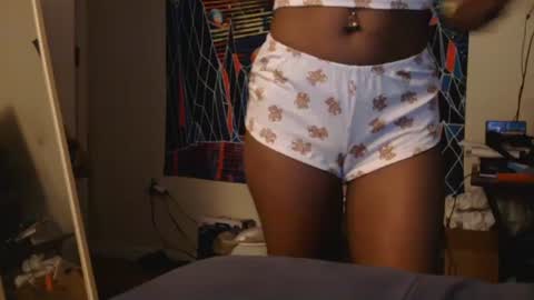 Snapshot of atirahcali chatting on 5, 10, 2025 AtirahCali online show from 5, 10, 2025