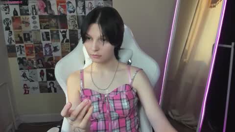 Snapshot of audreyykim chatting on 20, 10, 2025 Audrey online show from 20, 10, 2025