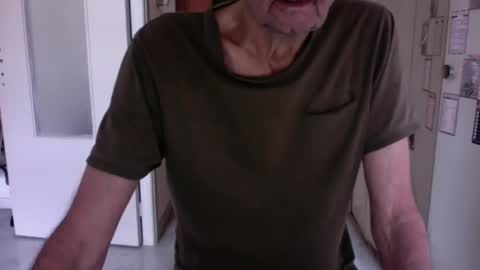 Snapshot of auguste061400 chatting on 7, 2, 2025 auguste061400 online show from 7, 2, 2025