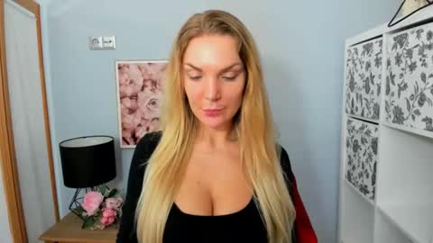 Snapshot of aullorasensual chatting on 14, 2, 2025 AulloraSensual online show from 14, 2, 2025