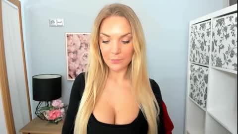 Snapshot of aullorasensual chatting on 21, 2, 2025 AulloraSensual online show from 21, 2, 2025