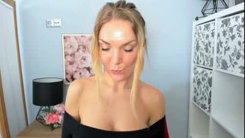 Snapshot of aullorasensual chatting on 24, 2, 2025 AulloraSensual online show from 24, 2, 2025