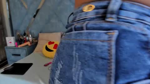 Monii Yi online show from 10, 2, 2026