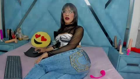 Monii Yi online show from 18, 6, 2026