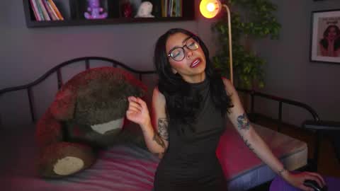 Snapshot of aura_soul_ chatting on 10, 11, 2025 A U R A online show from 10, 11, 2025