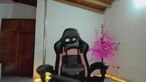 aura online show from 24, 9, 2025