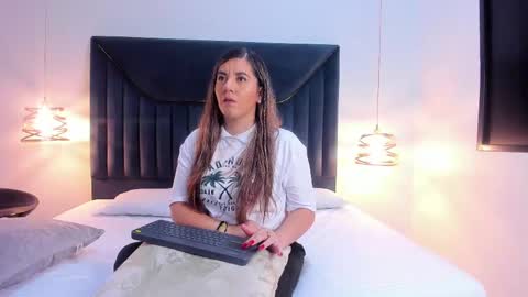 Snapshot of auraevens chatting on 9, 9, 2025 Aura Evans online show from 9, 9, 2025