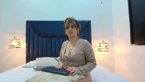 Snapshot of auraevens chatting on 18, 9, 2025 Aura Evans online show from 18, 9, 2025