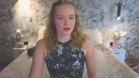 Snapshot of aurora_golden chatting on 19, 7, 2026 Kate online show from 19, 7, 2026