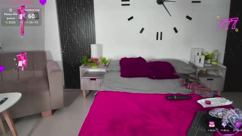Snapshot of aurora_petitee chatting on 2, 5, 2026 Aurora online show from 2, 5, 2026