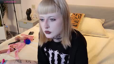 Snapshot of aurora_radiance chatting on 25, 6, 2026 Serena online show from 25, 6, 2026