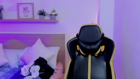 aurora_rodriguez online show from 4, 1, 2025