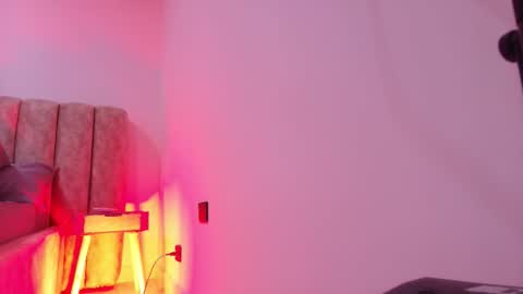 Snapshot of auroraa_miller chatting on 12, 11, 2025 auroraa_miller online show from 12, 11, 2025