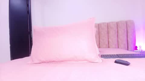 Snapshot of auroraa_miller chatting on 15, 11, 2025 auroraa_miller online show from 15, 11, 2025