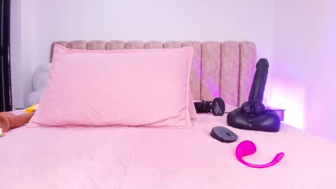 Snapshot of auroraa_miller chatting on 18, 11, 2025 auroraa_miller online show from 18, 11, 2025