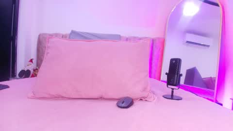 Snapshot of auroraa_miller chatting on 2, 12, 2025 auroraa_miller online show from 2, 12, 2025