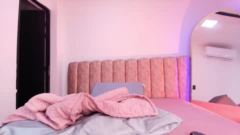 Snapshot of auroraa_miller chatting on 9, 1, 2026 auroraa_miller online show from 9, 1, 2026