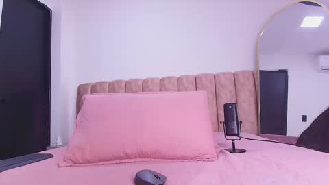 Snapshot of auroraa_miller chatting on 2, 2, 2026 auroraa_miller online show from 2, 2, 2026