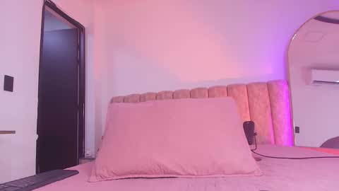 Snapshot of auroraa_miller chatting on 5, 2, 2026 auroraa_miller online show from 5, 2, 2026