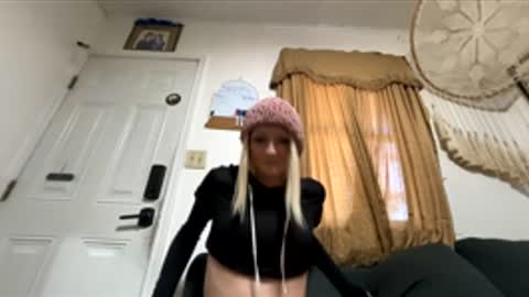 Snapshot of auroranightsxxx chatting on 2, 6, 2026 Destiny Nicole online show from 2, 6, 2026