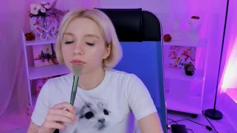 aurorawrenfield online show from 28, 10, 2025