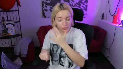 aurorawrenfield online show from 25, 11, 2025