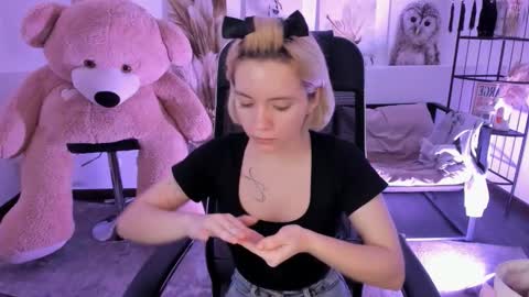 aurorawrenfield online show from 2, 12, 2025