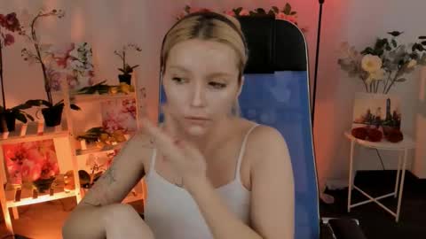 aurorawrenfield online show from 15, 1, 2026