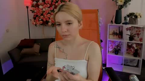 aurorawrenfield online show from 20, 3, 2026