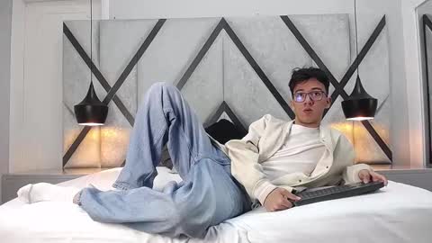 austinreeds online show from 29, 9, 2025