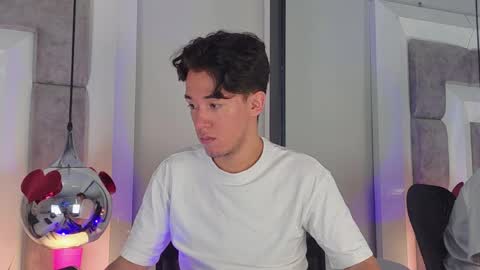 austinreeds online show from 6, 4, 2026