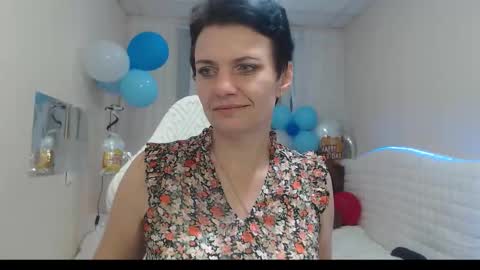 Snapshot of avasaturnian chatting on 8, 10, 2025 avasaturnian online show from 8, 10, 2025