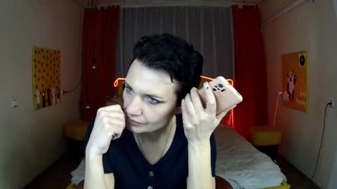 Snapshot of avasaturnian chatting on 10, 11, 2025 avasaturnian online show from 10, 11, 2025