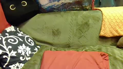 Snapshot of average_girl222 chatting on 21, 2, 2025 raven blue online show from 21, 2, 2025