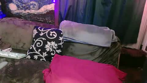 Snapshot of average_girl222 chatting on 11, 9, 2025 raven blue online show from 11, 9, 2025