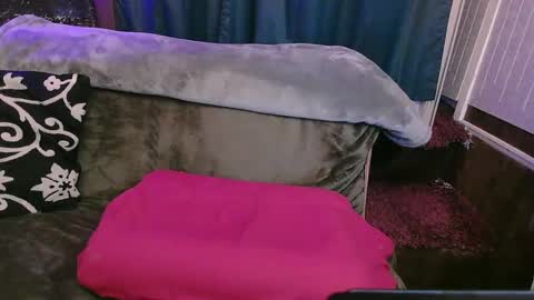 Snapshot of average_girl222 chatting on 12, 9, 2025 raven blue online show from 12, 9, 2025